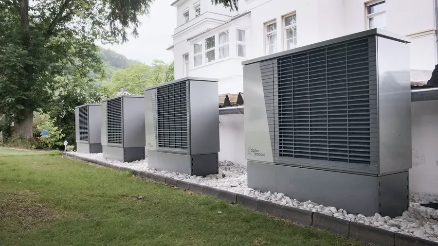 Cascade of four heat pumps
